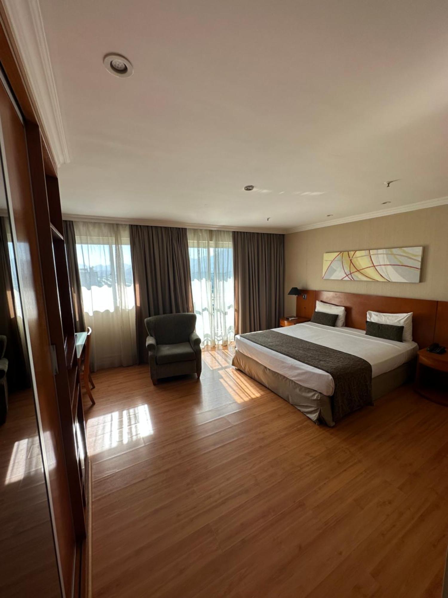 Flat Com Vista Panoramica -15- Na Barra Da Tijuca - Estacionamento Gratuito - Frigobar - Ar Condicionado - Piscina - Academia - Balsa Gratis - Varanda - Vista Parcial Mar E Lagoa