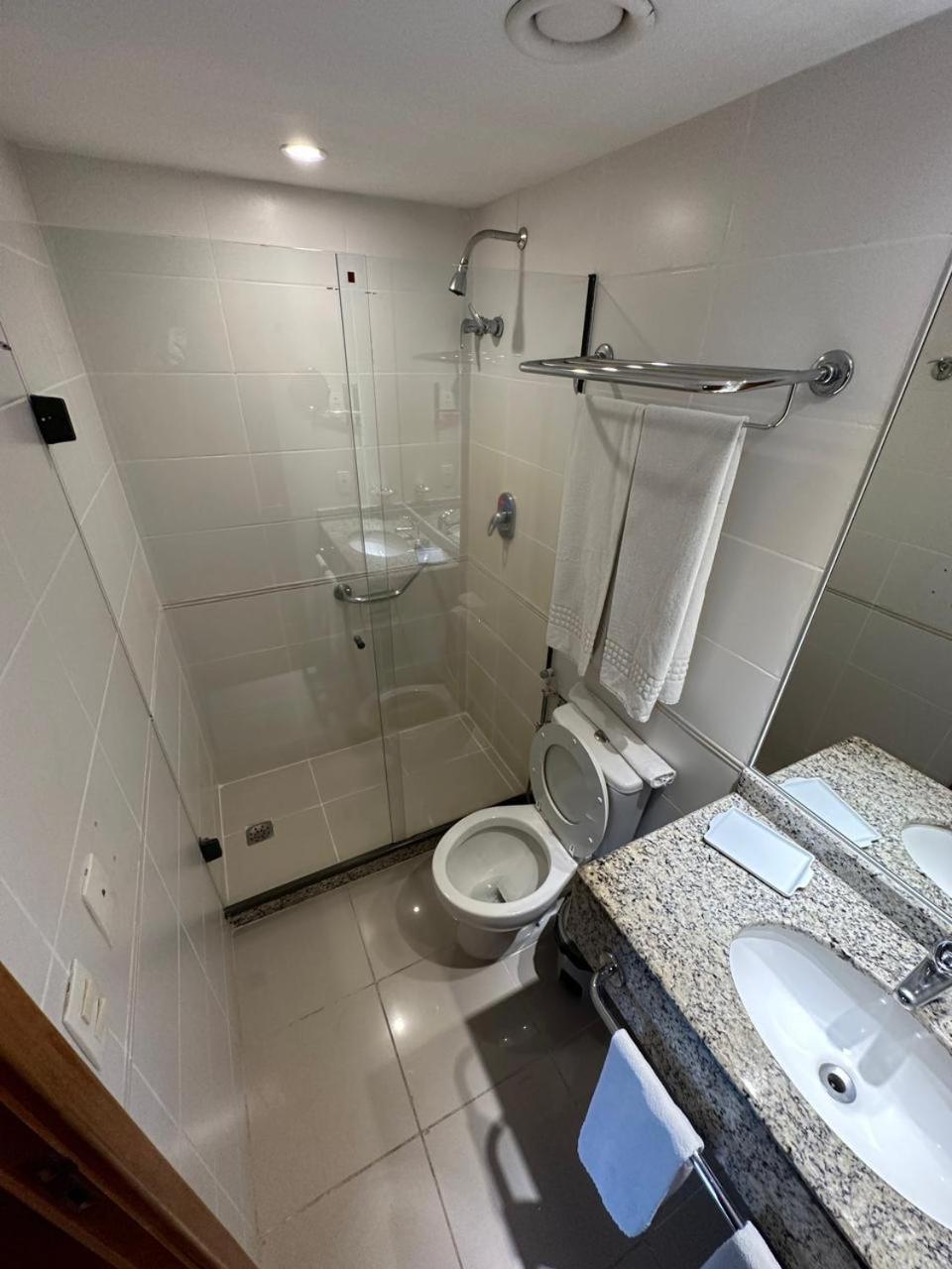 Flat Com Vista Panoramica -15- Na Barra Da Tijuca - Estacionamento Gratuito - Frigobar - Ar Condicionado - Piscina - Academia - Balsa Gratis - Varanda - Vista Parcial Mar E Lagoa *